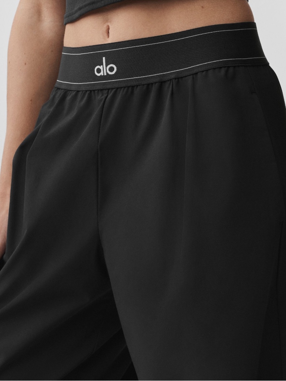 ALO Yoga trousers in black